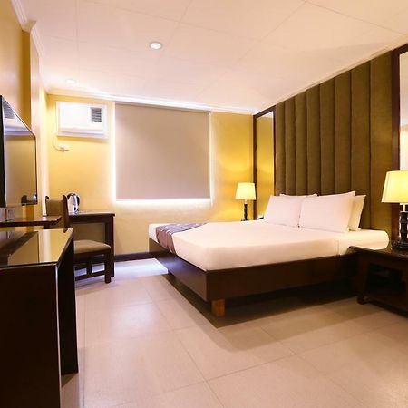 Hotel La Corona De Lipa Lipa City Екстер'єр фото
