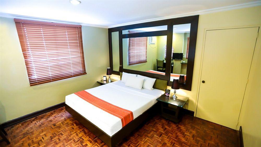 Hotel La Corona De Lipa Lipa City Екстер'єр фото