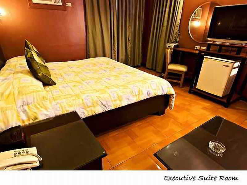 Hotel La Corona De Lipa Lipa City Екстер'єр фото