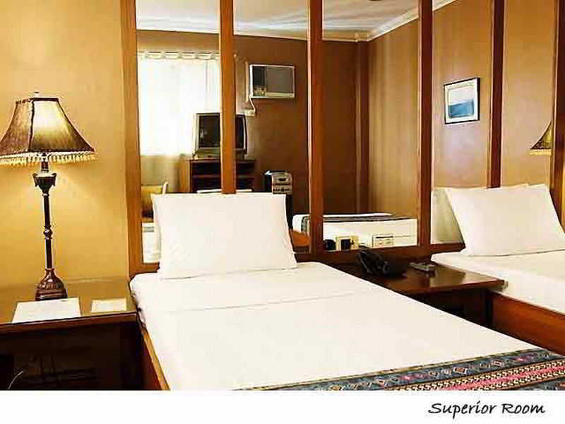 Hotel La Corona De Lipa Lipa City Екстер'єр фото