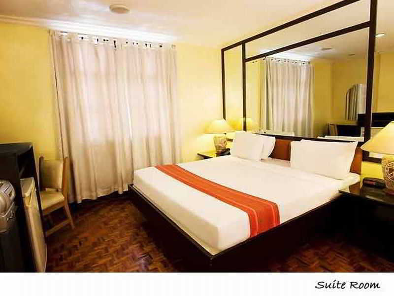 Hotel La Corona De Lipa Lipa City Екстер'єр фото