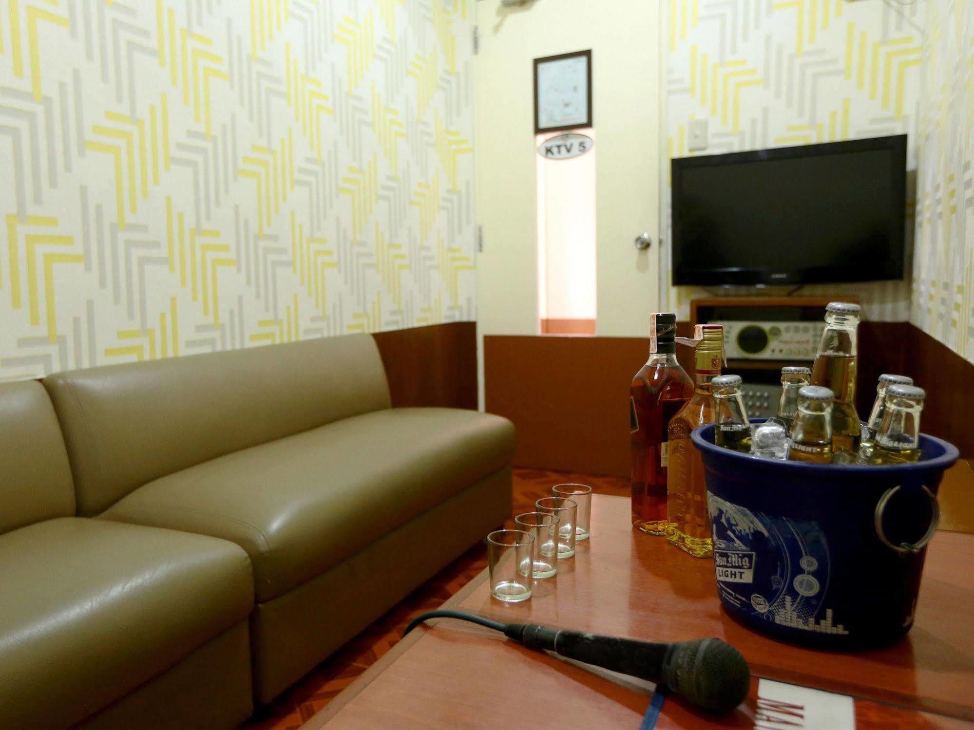 Hotel La Corona De Lipa Lipa City Екстер'єр фото