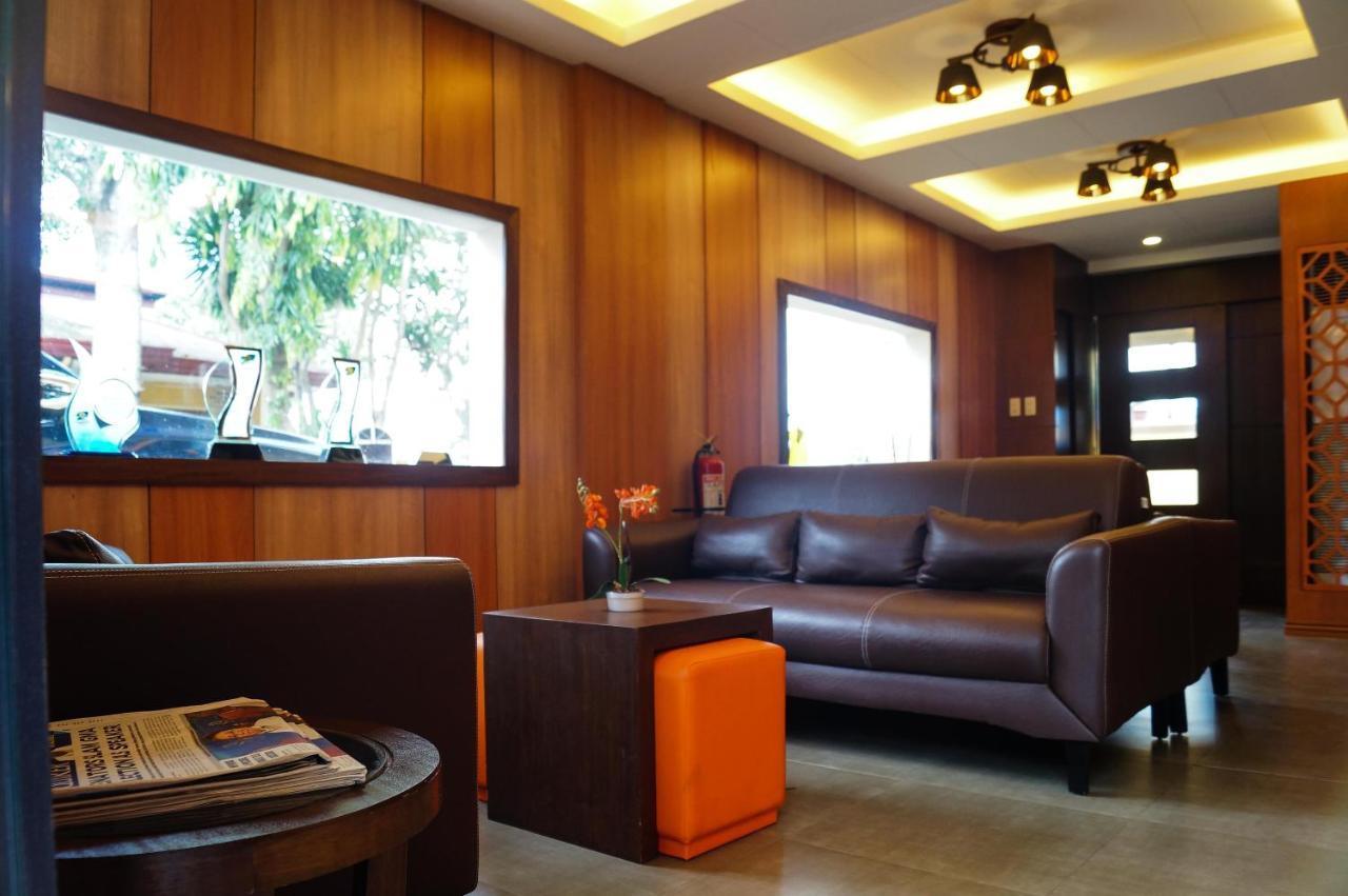 Hotel La Corona De Lipa Lipa City Екстер'єр фото