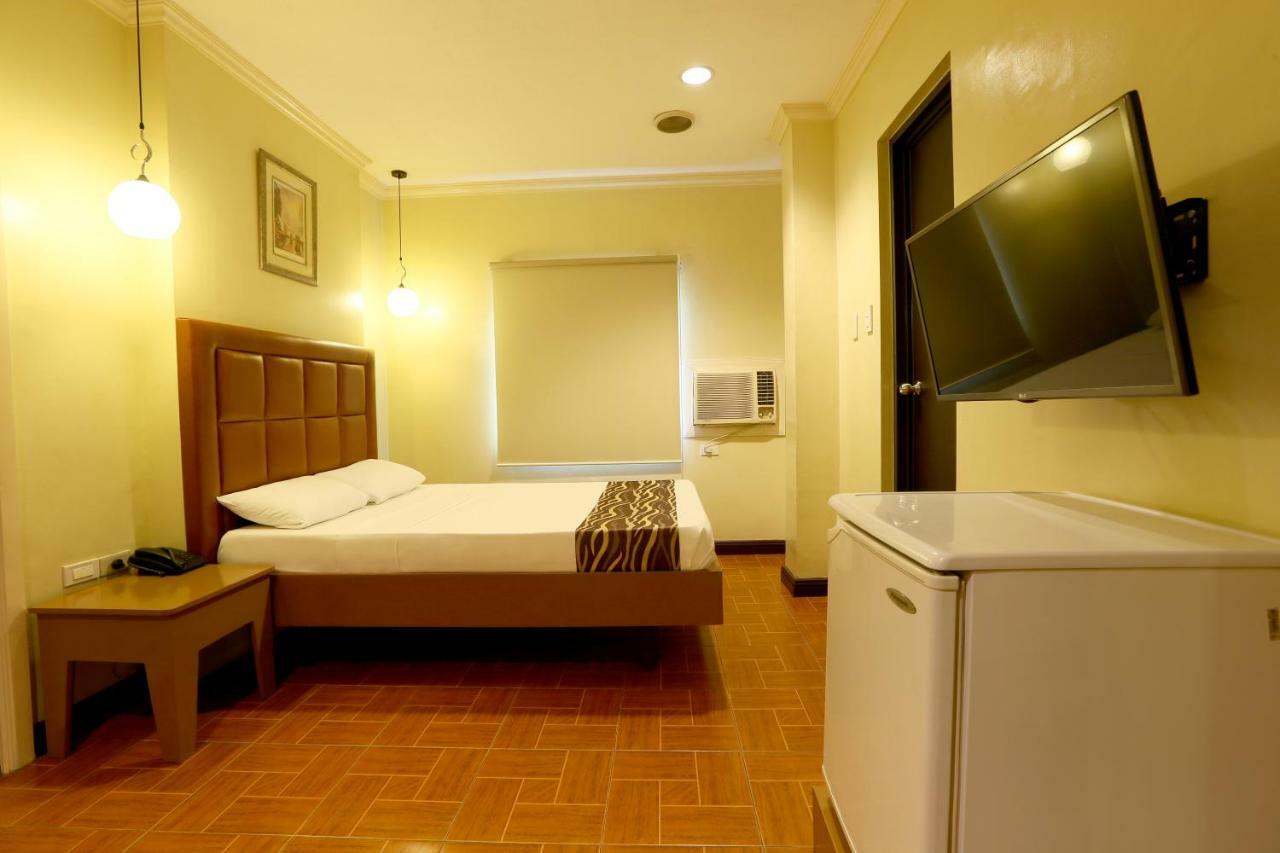 Hotel La Corona De Lipa Lipa City Екстер'єр фото