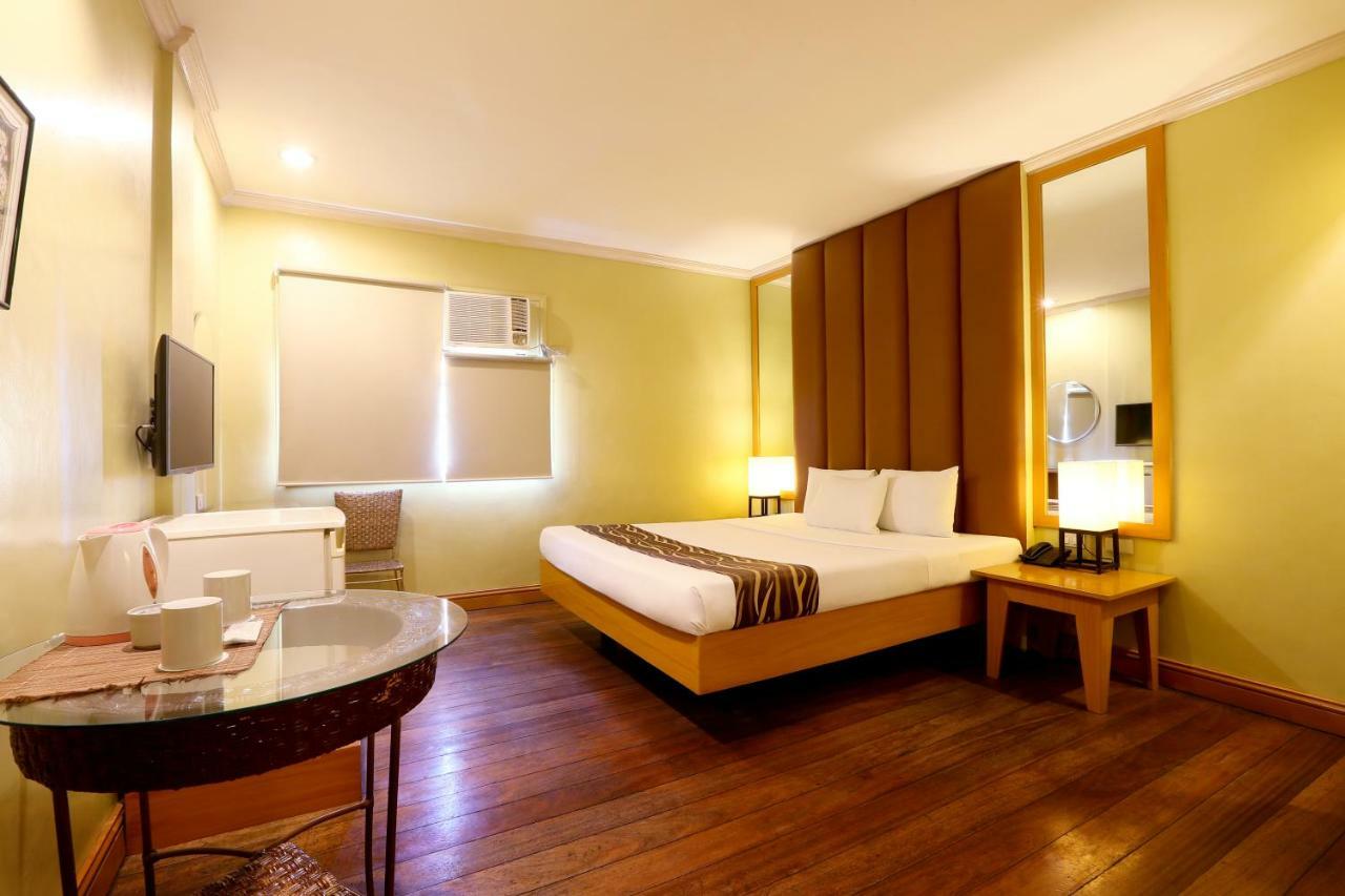 Hotel La Corona De Lipa Lipa City Екстер'єр фото