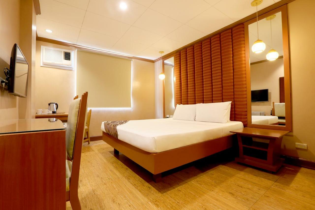 Hotel La Corona De Lipa Lipa City Екстер'єр фото