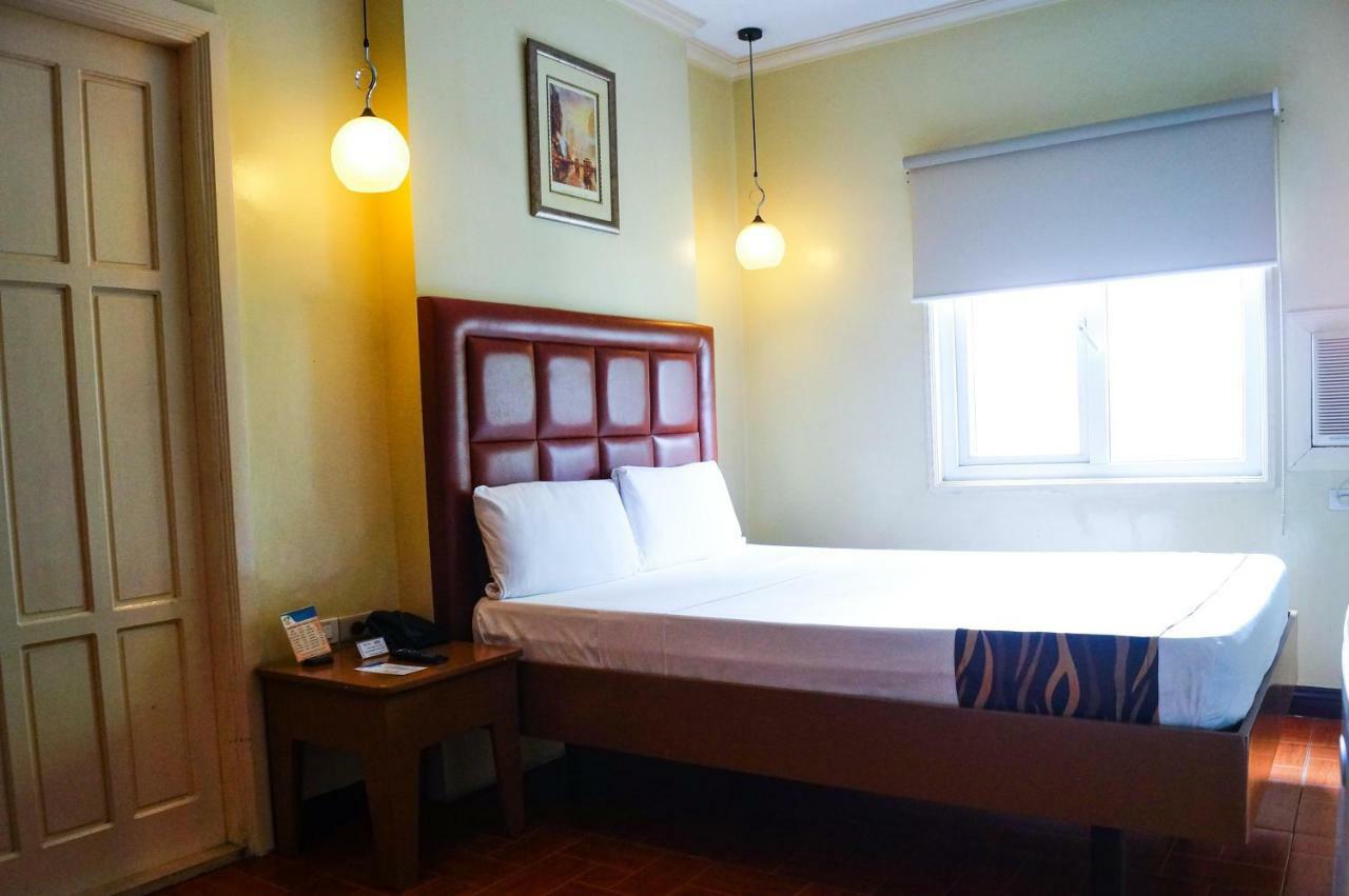 Hotel La Corona De Lipa Lipa City Екстер'єр фото