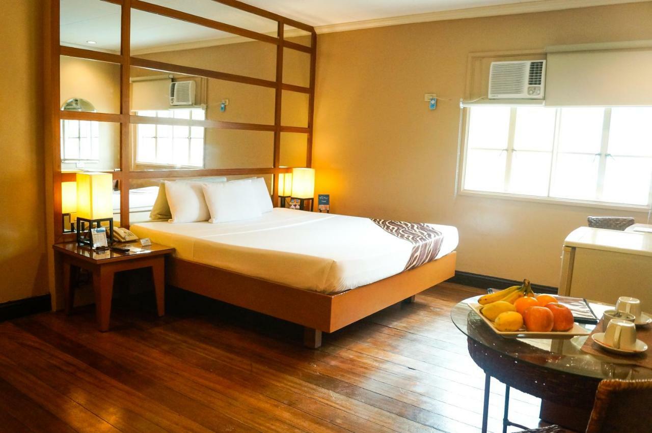 Hotel La Corona De Lipa Lipa City Екстер'єр фото