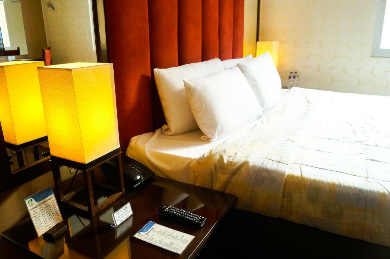 Hotel La Corona De Lipa Lipa City Екстер'єр фото